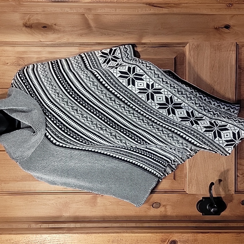 Woven Cotton Nordic Snowflakes Cape